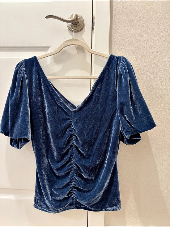 Free People Tops - Free People Ruched Velvet Short Sleeve Top in Blue Size Medium Like New